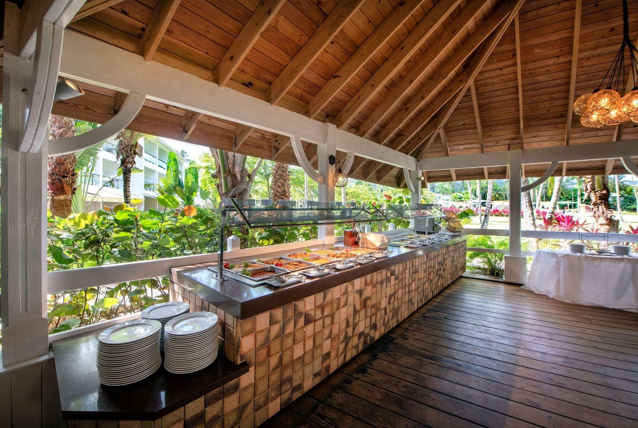 Viva V Samana By Wyndham, A Trademark Adults All Inclusive Las Terrenas Exterior foto Buffet at a resort