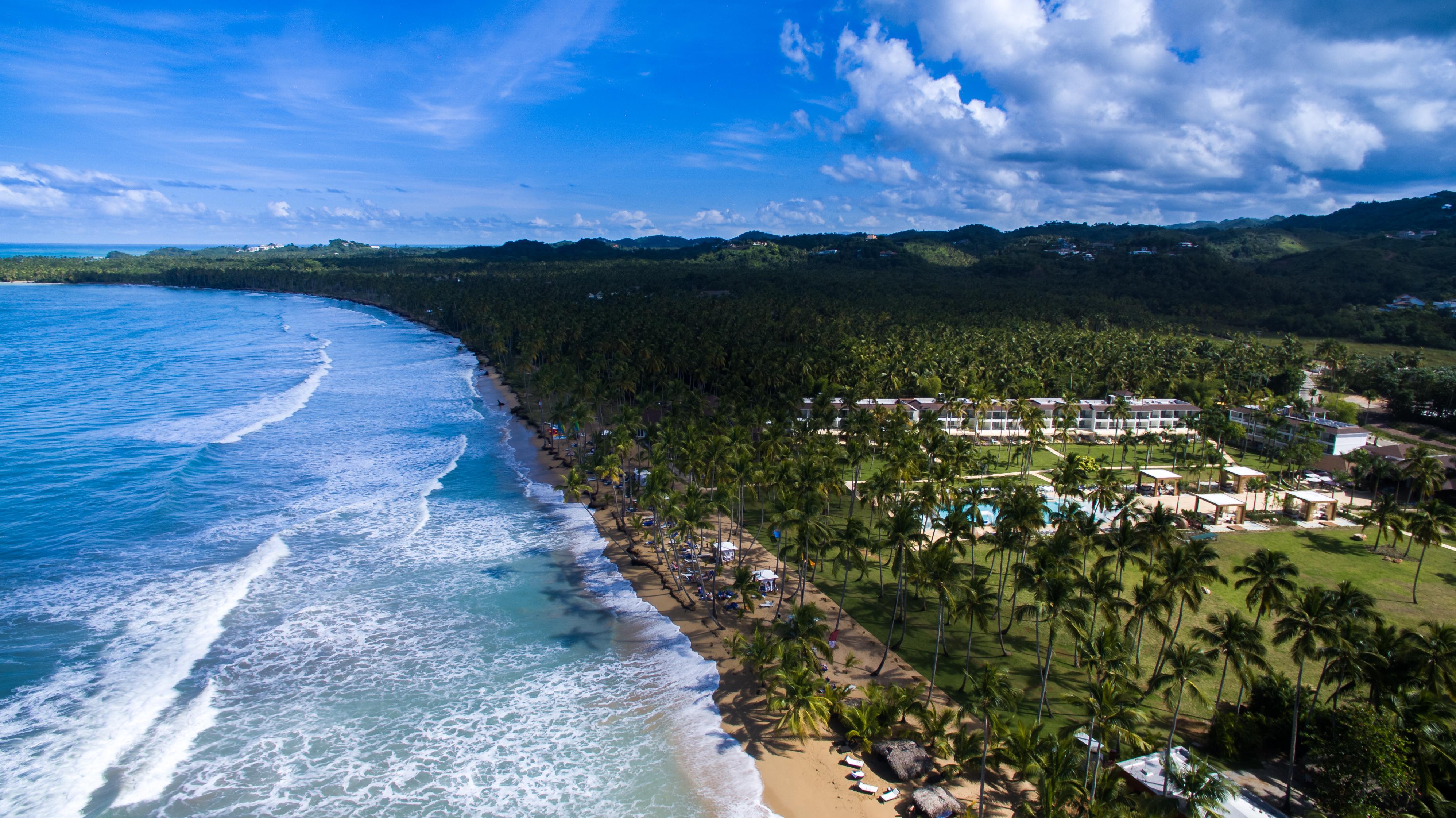 Viva V Samana By Wyndham, A Trademark Adults All Inclusive Las Terrenas Exterior foto Aerial view of the beach