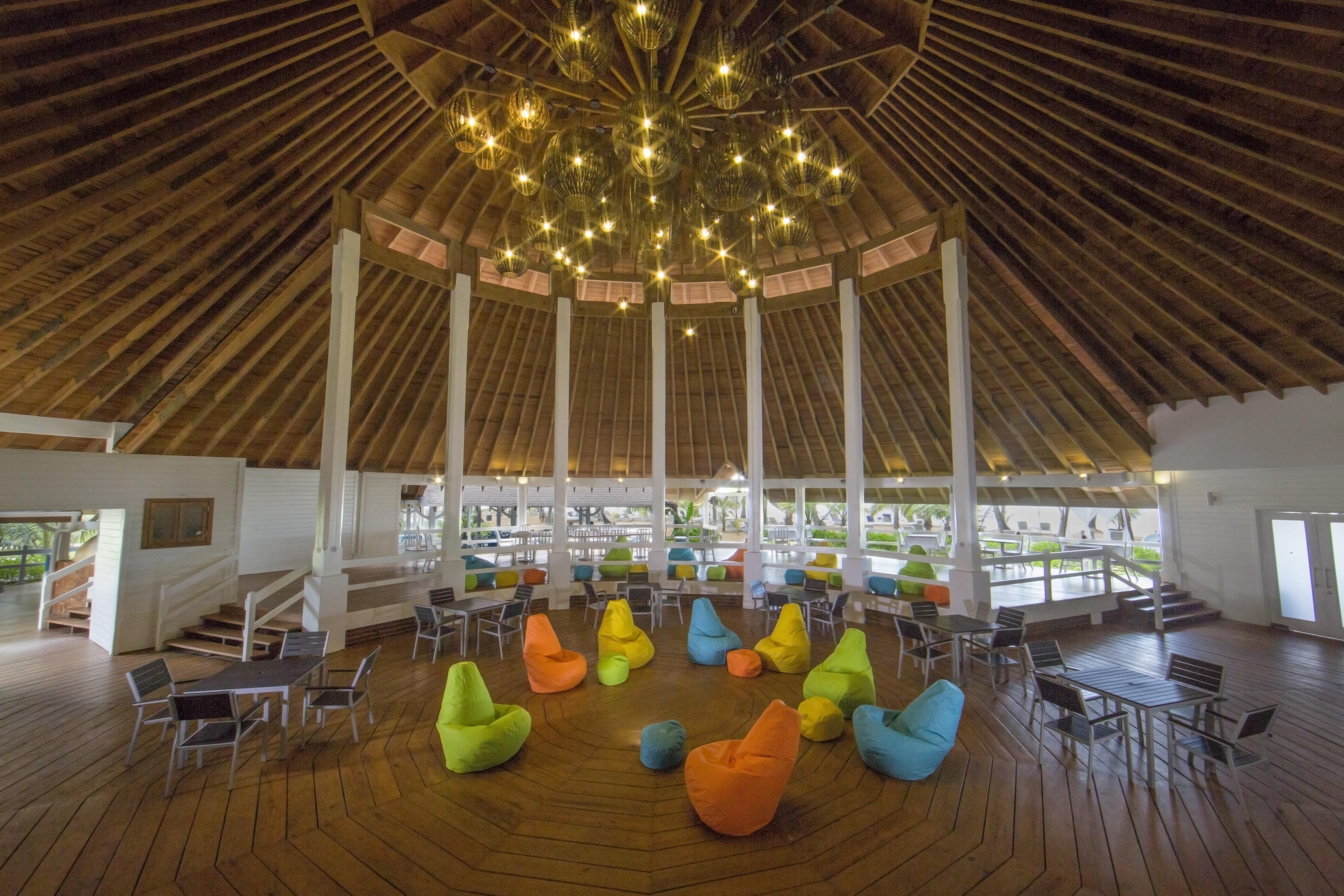 Viva V Samana By Wyndham, A Trademark Adults All Inclusive Las Terrenas Exterior foto The interior of the library