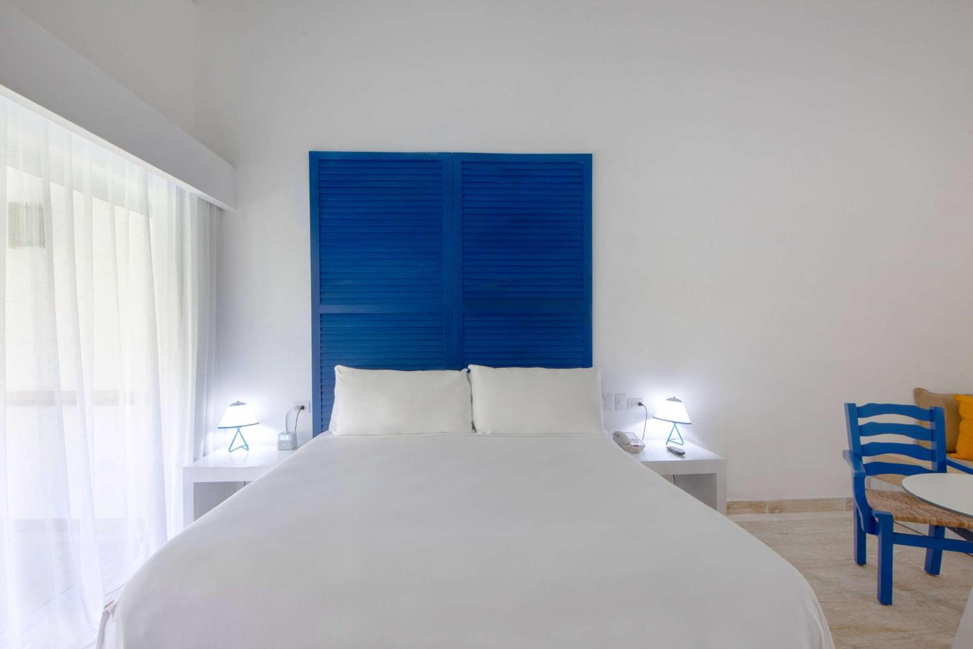 Viva V Samana By Wyndham, A Trademark Adults All Inclusive Las Terrenas Exterior foto A bedroom at the hotel