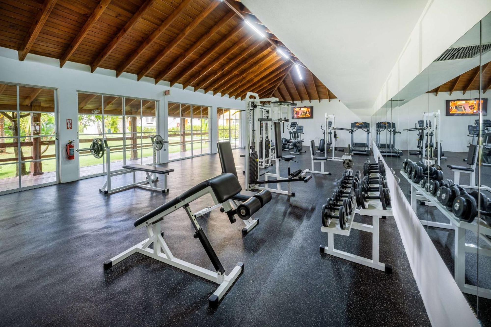 Viva V Samana By Wyndham, A Trademark Adults All Inclusive Las Terrenas Exterior foto The gym at the resort
