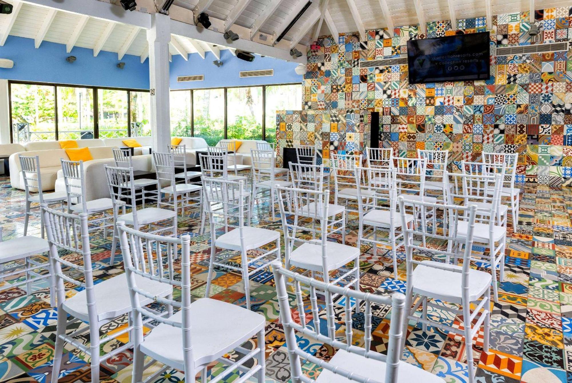 Viva V Samana By Wyndham, A Trademark Adults All Inclusive Las Terrenas Exterior foto The interior of the clubhouse
