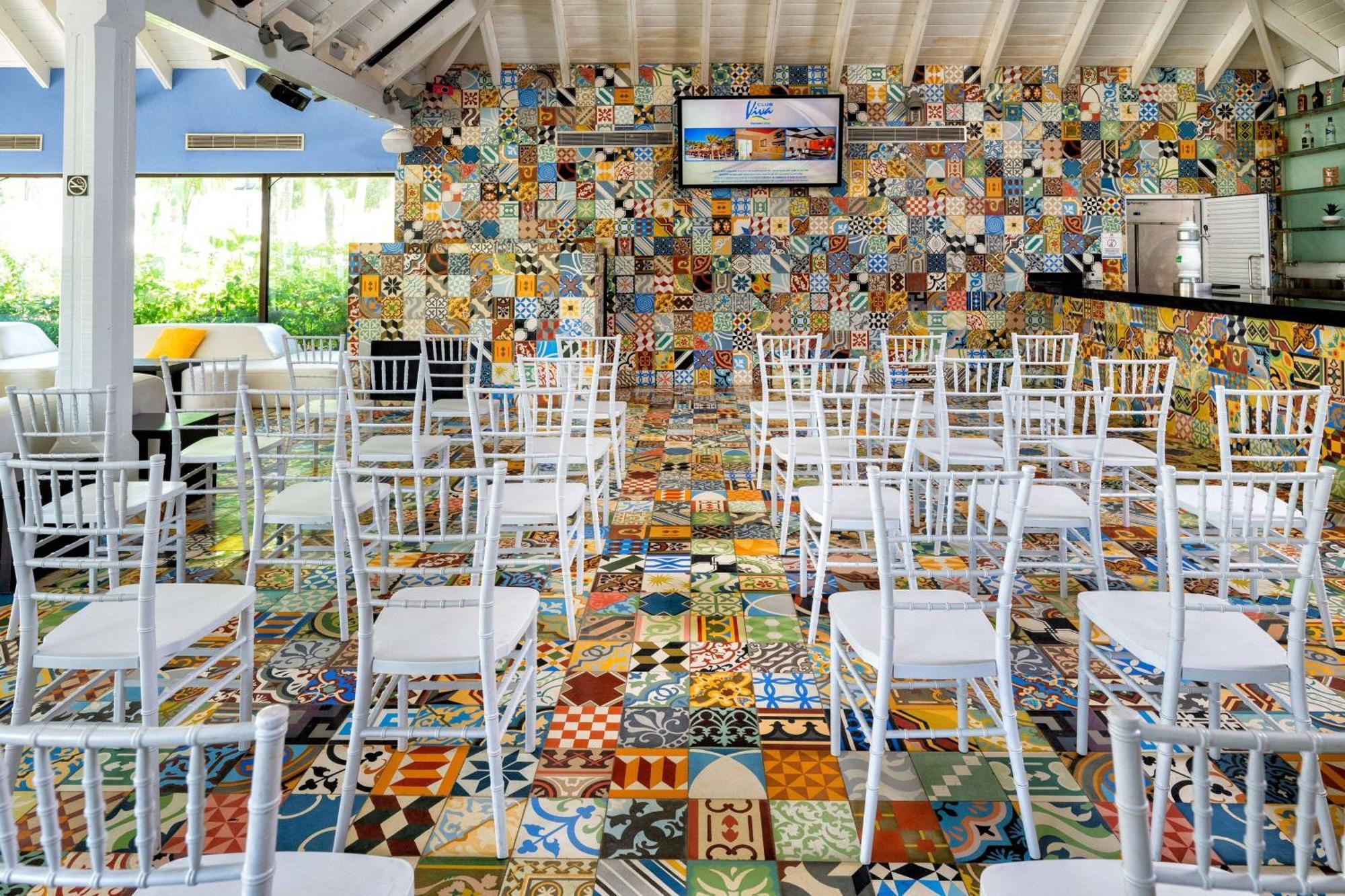 Viva V Samana By Wyndham, A Trademark Adults All Inclusive Las Terrenas Exterior foto The interior of the hotel