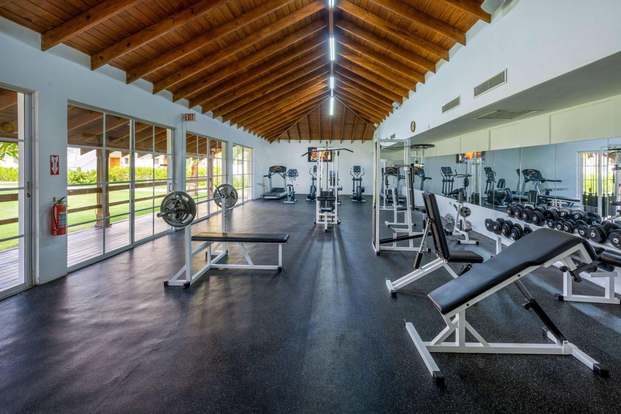 Viva V Samana By Wyndham, A Trademark Adults All Inclusive Las Terrenas Exterior foto The gym at the resort