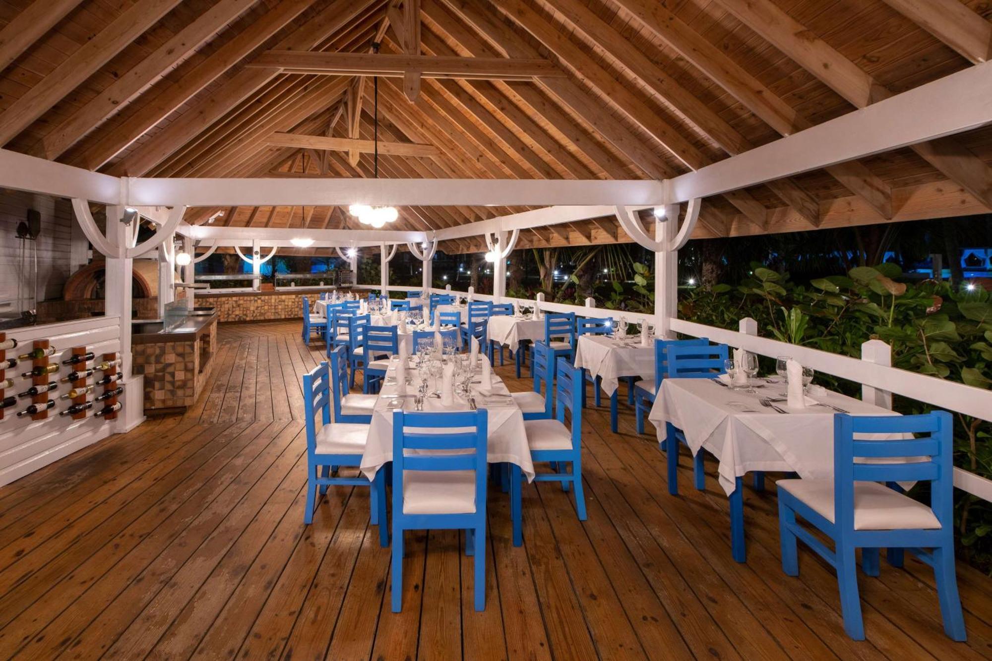 Viva V Samana By Wyndham, A Trademark Adults All Inclusive Las Terrenas Exterior foto Restaurant at the Hotel